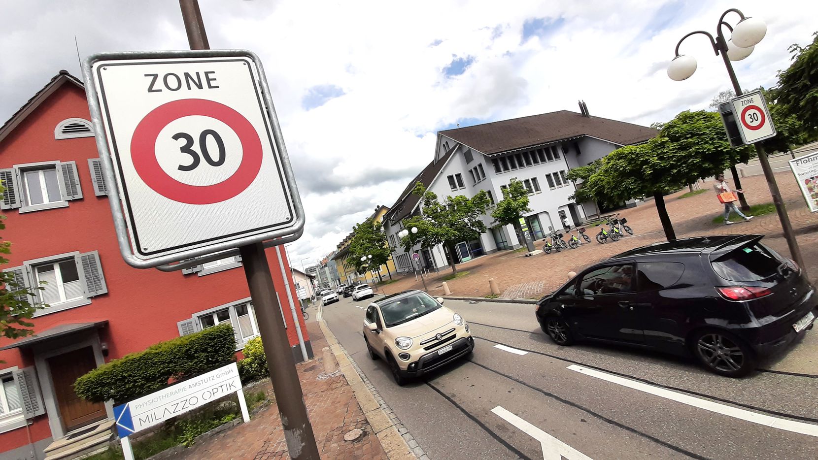 Verkehrssituation in einer Innenstadt.